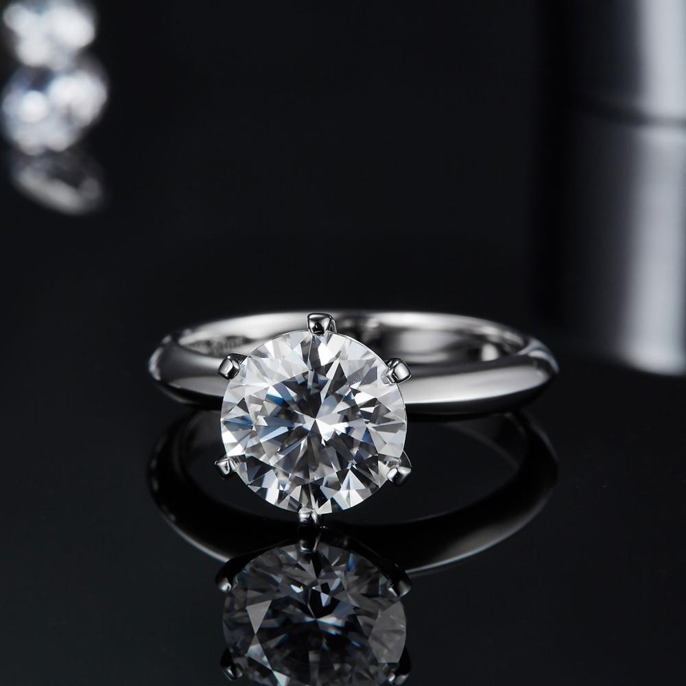 Moissanite diamond ring