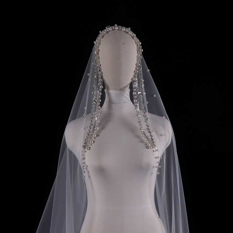 Cathedral veils with pearls