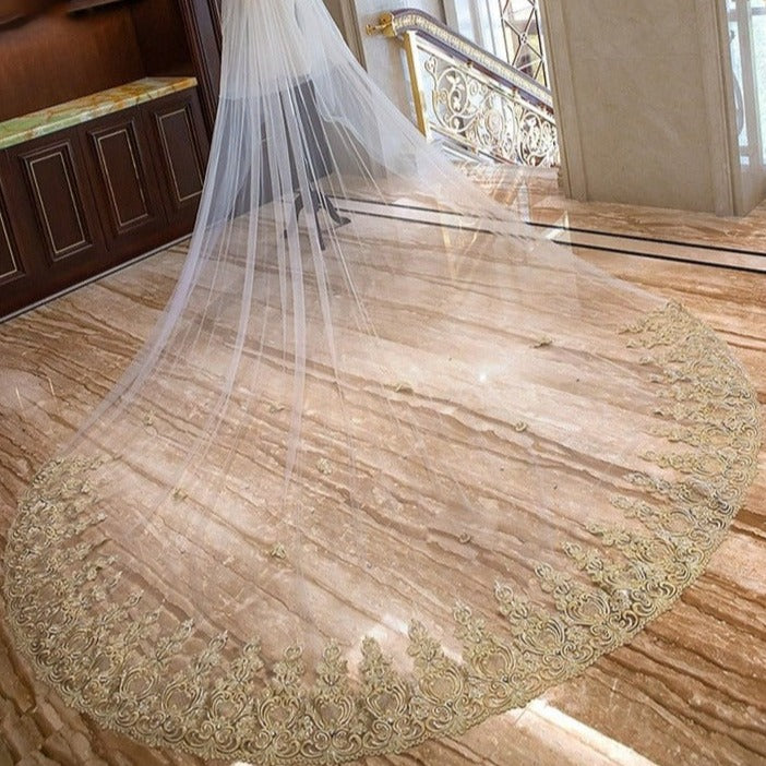 3.5M Ivory Veil with Gold Lace Appliques Edge