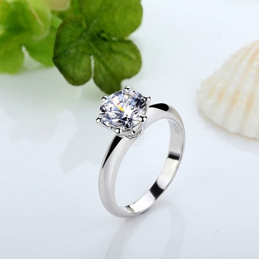 Solid 18K White Gold Solitaire Ring 