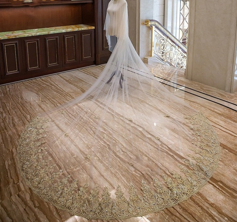 3.5M Ivory Veil with Gold Lace Appliques Edge